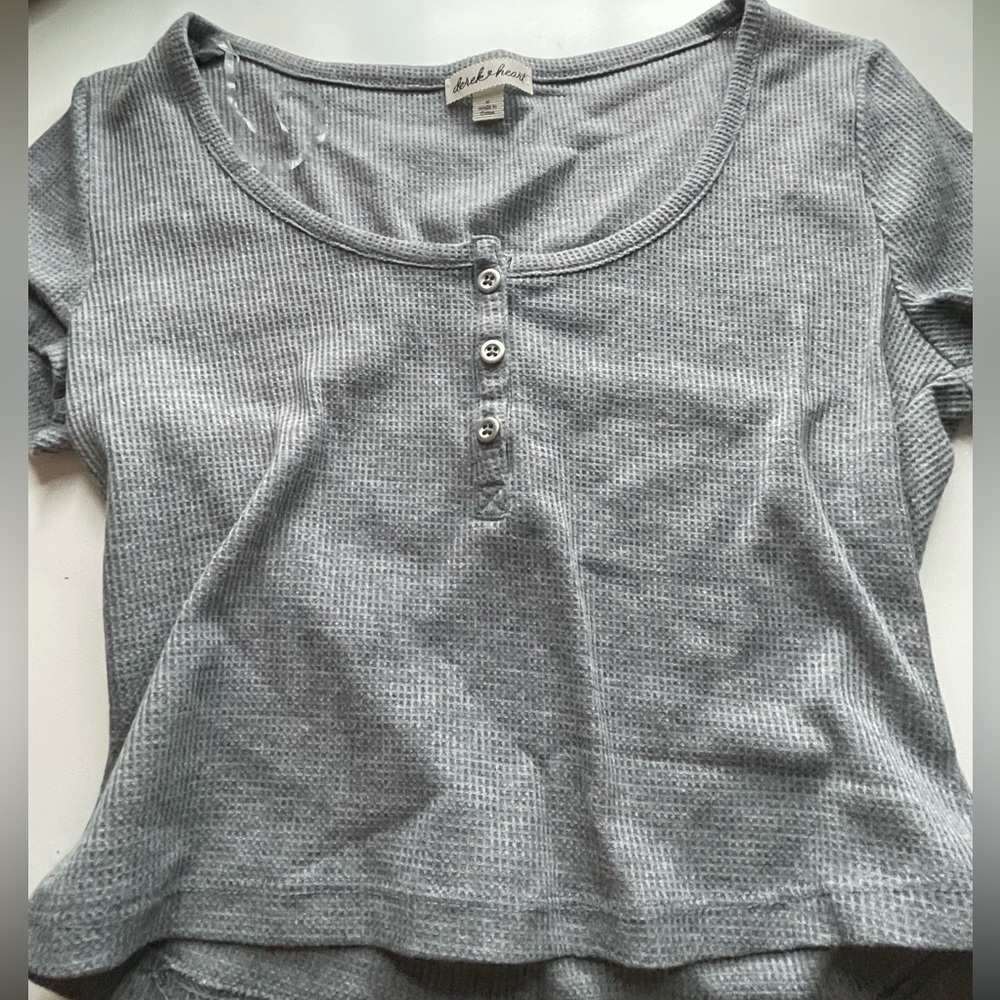 Cute grey top a little cropped